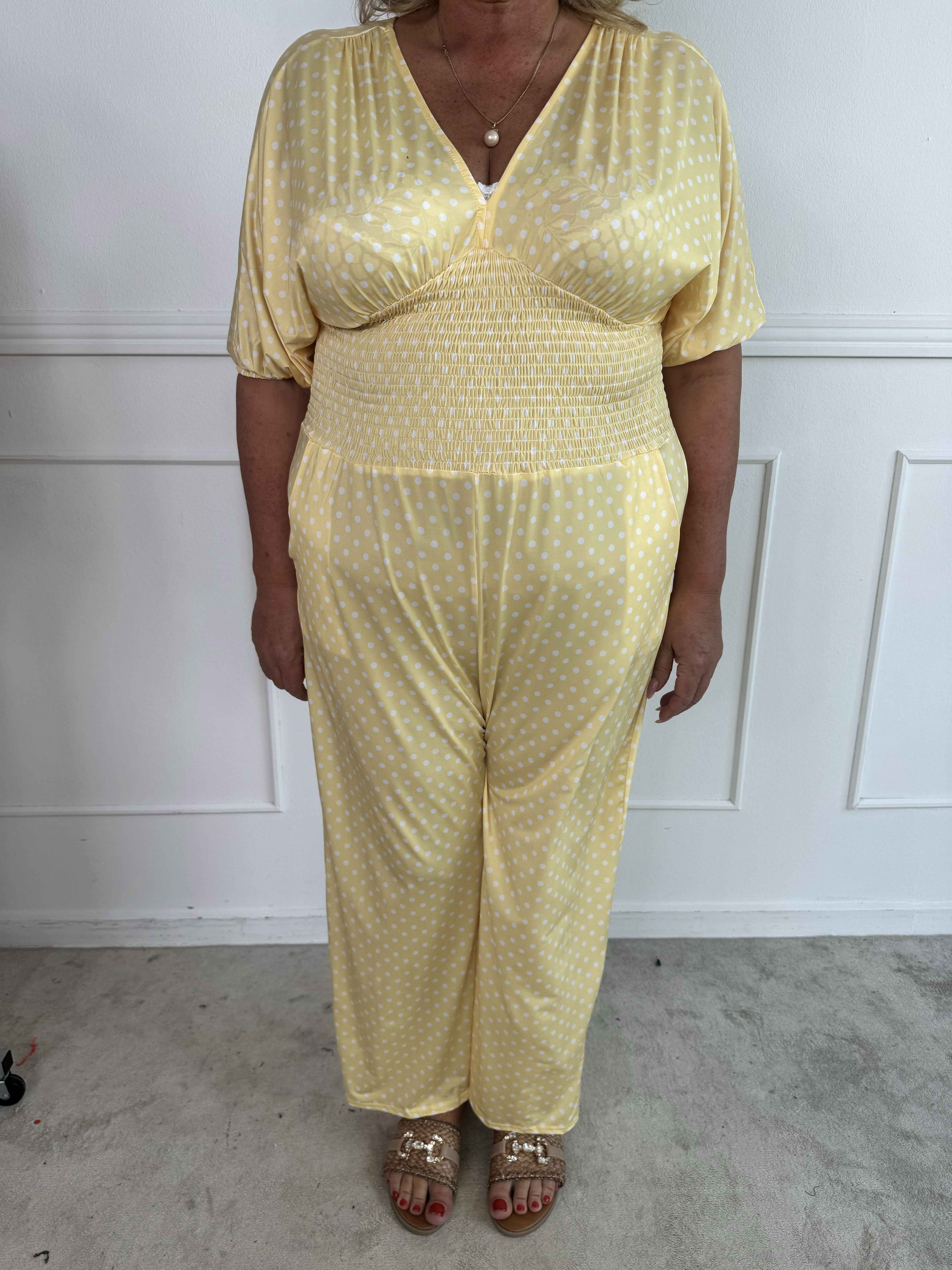 Grace - Stretchig plus size jumpsuit med vita prickar